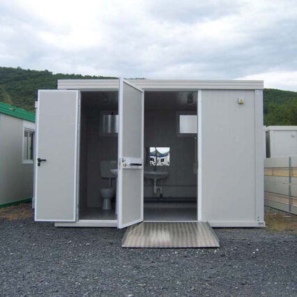 BLOC SANITAIRE PMR NEUF AVEC WC PMR, LAVABO PMR, WC STANDARD ET LAVE-MAINS
